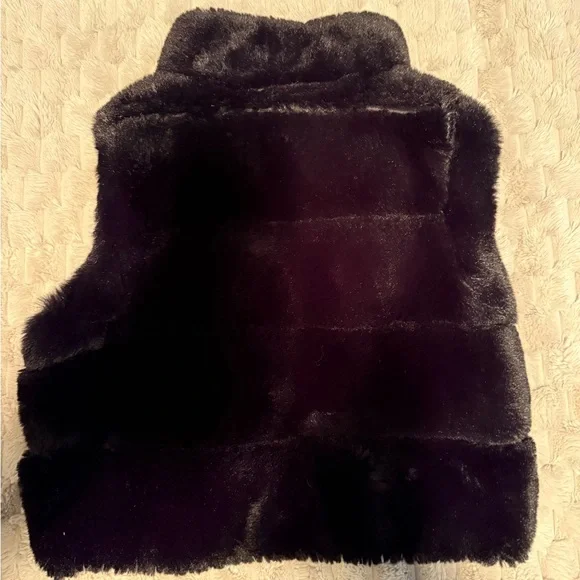 Faux Fur Black Vest - Picture 4 of 5